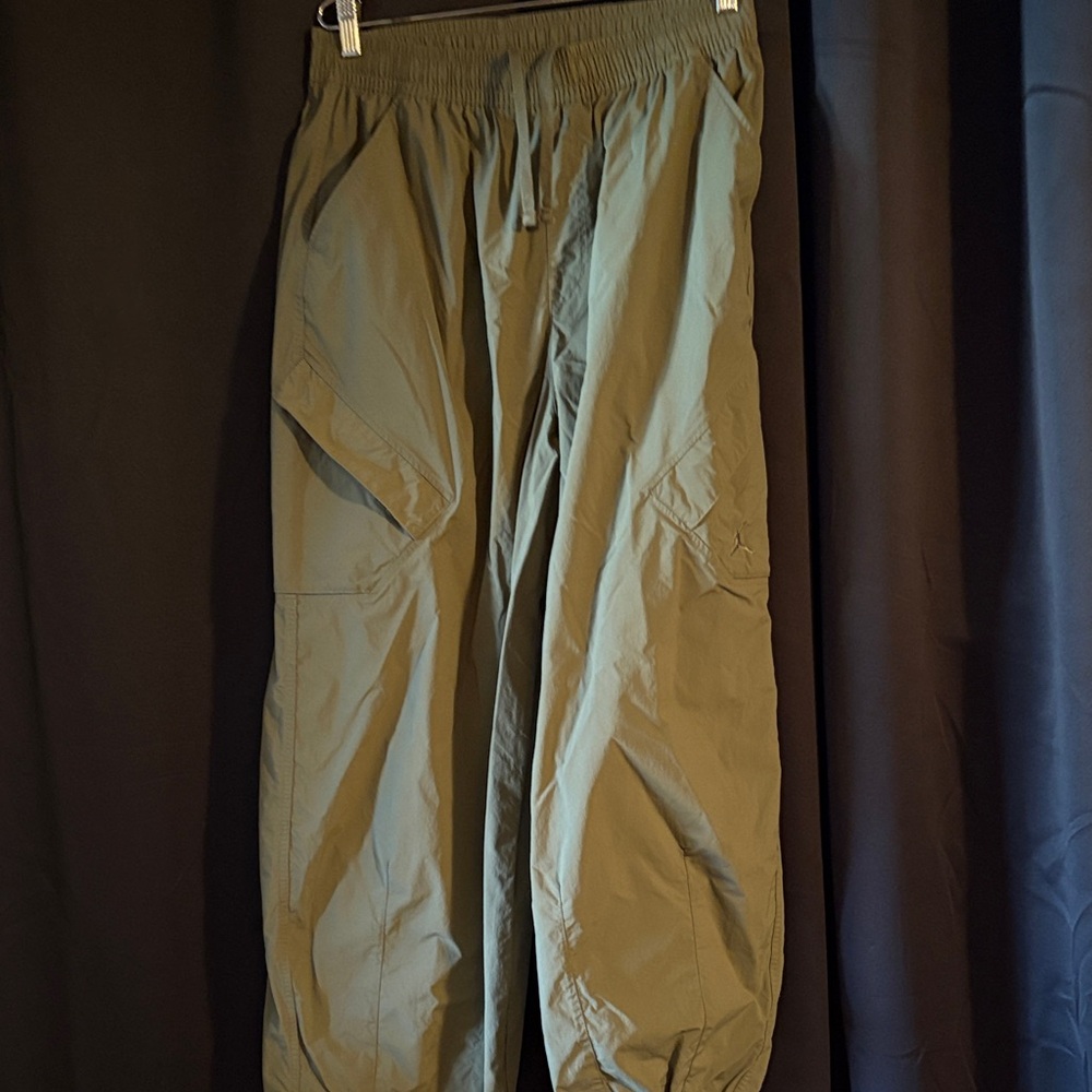 Men's Olive Green Relaxed Cargo Joggers with Drawstring Waist
